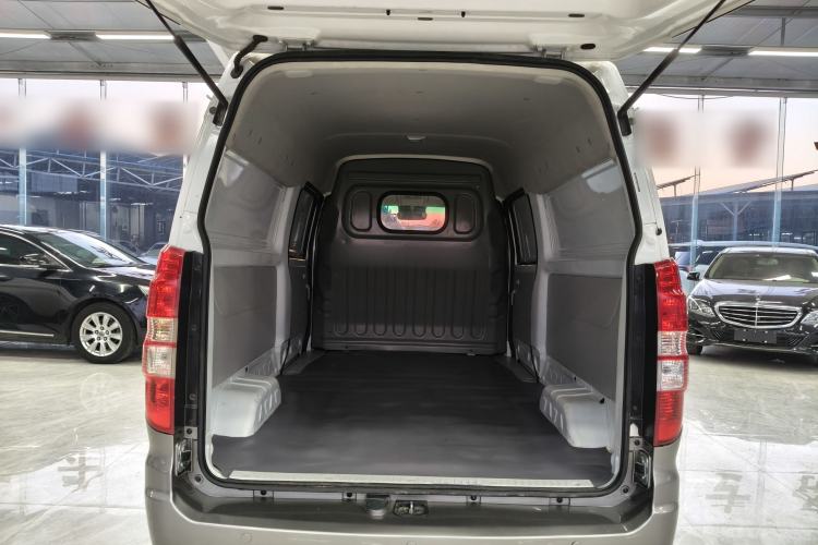 Used Jinbei New Hiace S 2023 1.5L Wealth Edition Van 2/5-Seater Non-Air-Conditioned Version SWC15M Interior 3