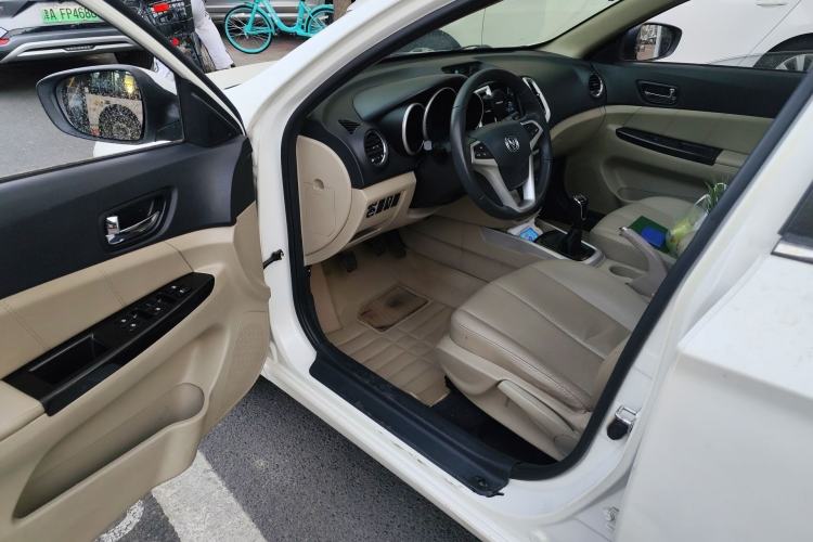 Used CHANGAN Eado 2013 1.6L Manual Luxury Model China V Standard
