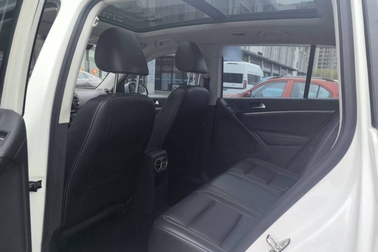 Used Volkswagen Tiguan 2016 280TSI Automatic Two-Wheel Drive Silk Road Comfort Edition Interior 3