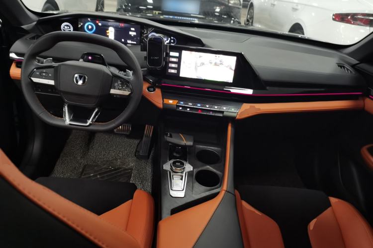 Used CHANGAN UNI-V 2023 1.5T Sport Edition Center Console