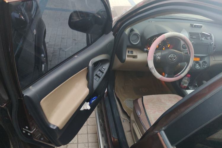 Used Toyota RAV4 2012 Luxurious Edition 2.0L Automatic All-Wheel Drive Driver Seat