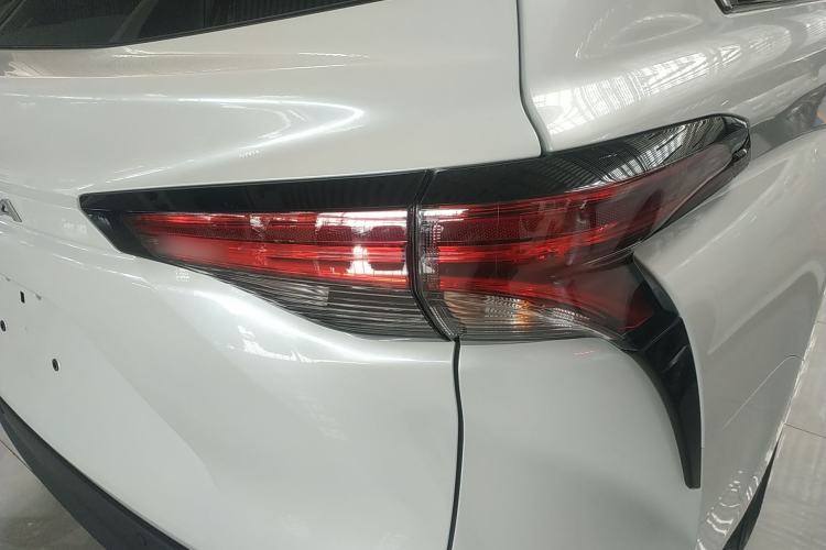 Used Toyota SIENNA 2024 2.5L Hybrid Comfort Edition Right Rear Taillight