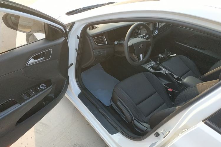 Used Hyundai Mistra 2014 1.8L Manual Comfort GL Model
