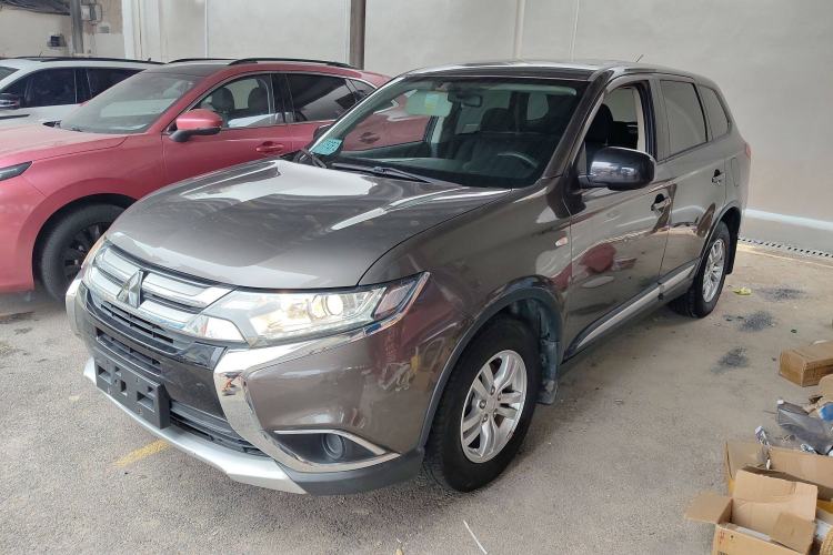Used Mitsubishi Outlander 2016 2.0L Two-Wheel Drive Comfort Edition 5 Seats