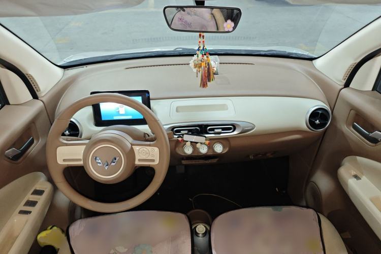 Used Wuling Hongguang MINIEV 2025 Four-Door Version Advanced Edition Center Console