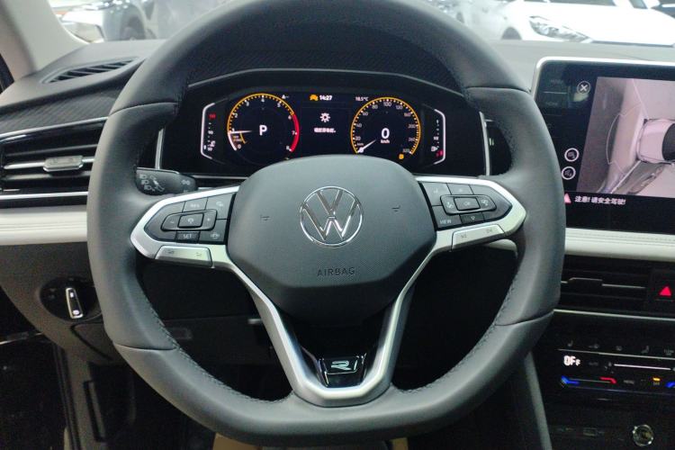Used Volkswagen Tiguan L 2024 Outstanding Model 330TSI Automatic Two-Wheel Drive R-Line Dragon Glory Edition Steering Wheel