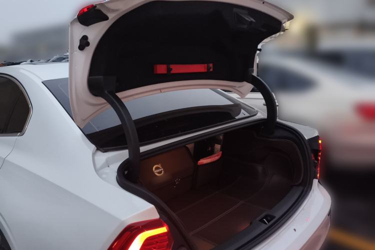 Used Volvo S60 2022 B4 Zhiyuan Luxury Edition Trunk