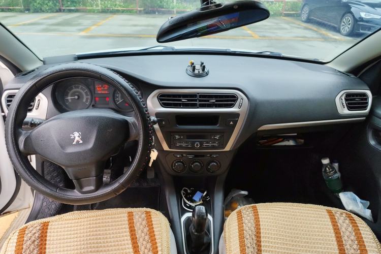 Used Peugeot 301 2016 1.6L Manual Comfort Edition Center Console