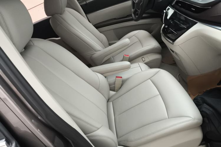 Used Buick GL8 2023 Land Executive Class Comfort Model Right Front Seat