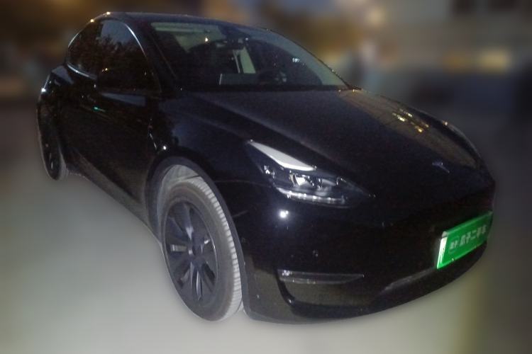 Used Tesla Model Y 2023 Long-Range All-Wheel-Drive Version Front Right 45 Deg