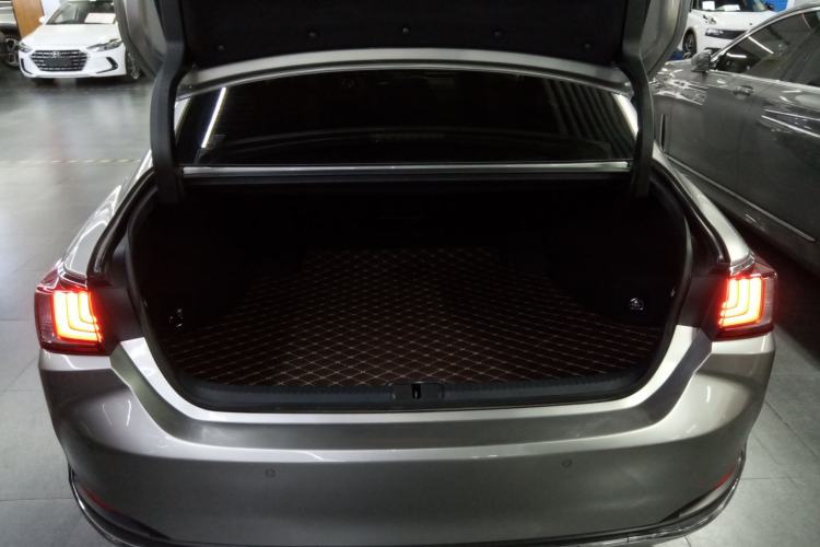 Used Lexus ES 2023 200 Excellence Edition