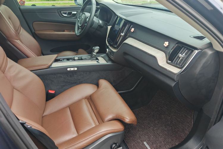 Used Volvo XC60 2020 T5 4x4 Smart Luxury Edition Interior 4