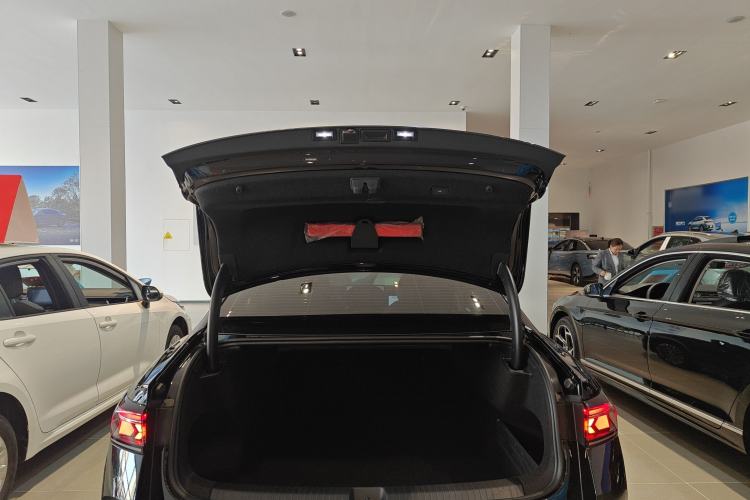 Used Volkswagen Magotan 2024 380TSI DSG Prestige Edition DaMai Package Trunk