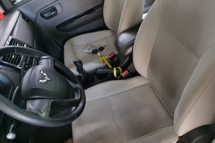 Used Wuling Rongguang V 2018 1.5L Standard Version
