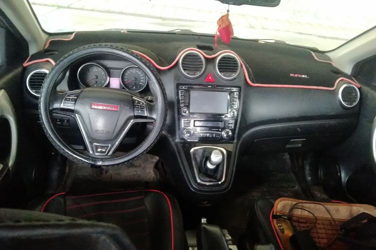 Used Haval H6 2013 Upgraded Model 1.5T Manual Two-Wheel Drive Elite Version Center Console