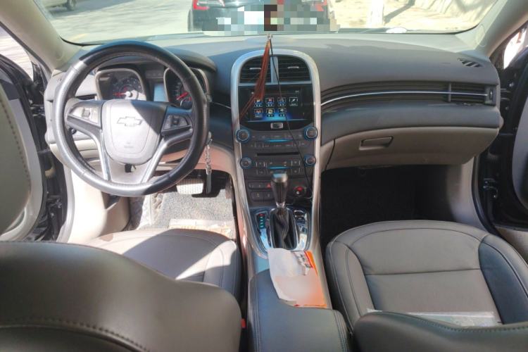 Used Chevrolet Malibu 2014 2.0L Automatic Luxury Edition Center Console