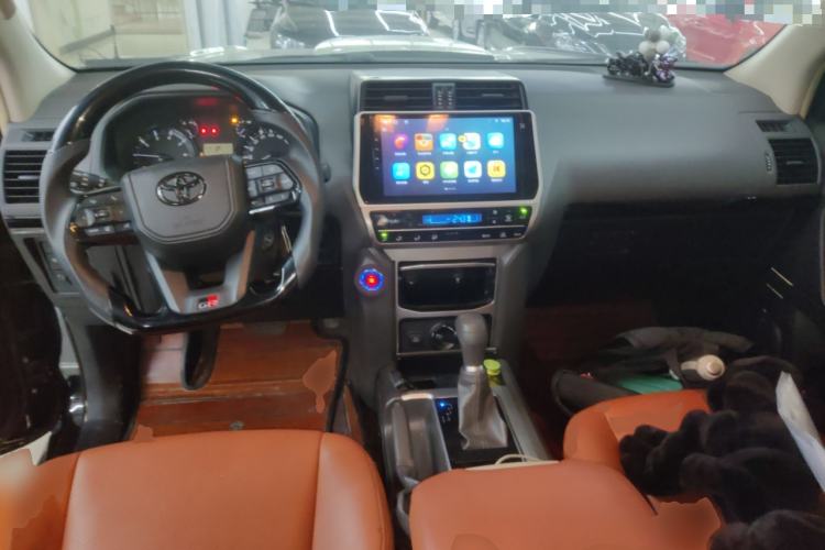 Used Toyota Prado  Center Console