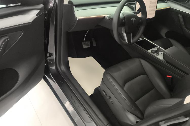 Used Tesla Model Y 2024 Long-Range All-Wheel-Drive Version
