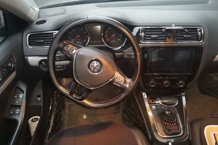 Used Volkswagen Sagitar 2017 230TSI Automatic Comfort Version