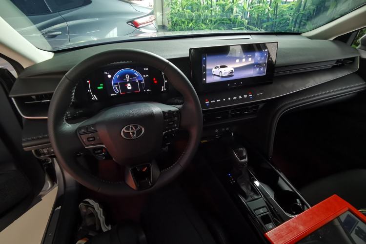 Used Toyota Camry 2026 Model Dual-Engine 2.0HSE Sport Lite Edition Center Console