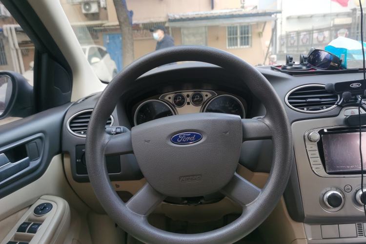 Used Ford Focus 2013 Sedan Classic 1.8L Manual Base Model