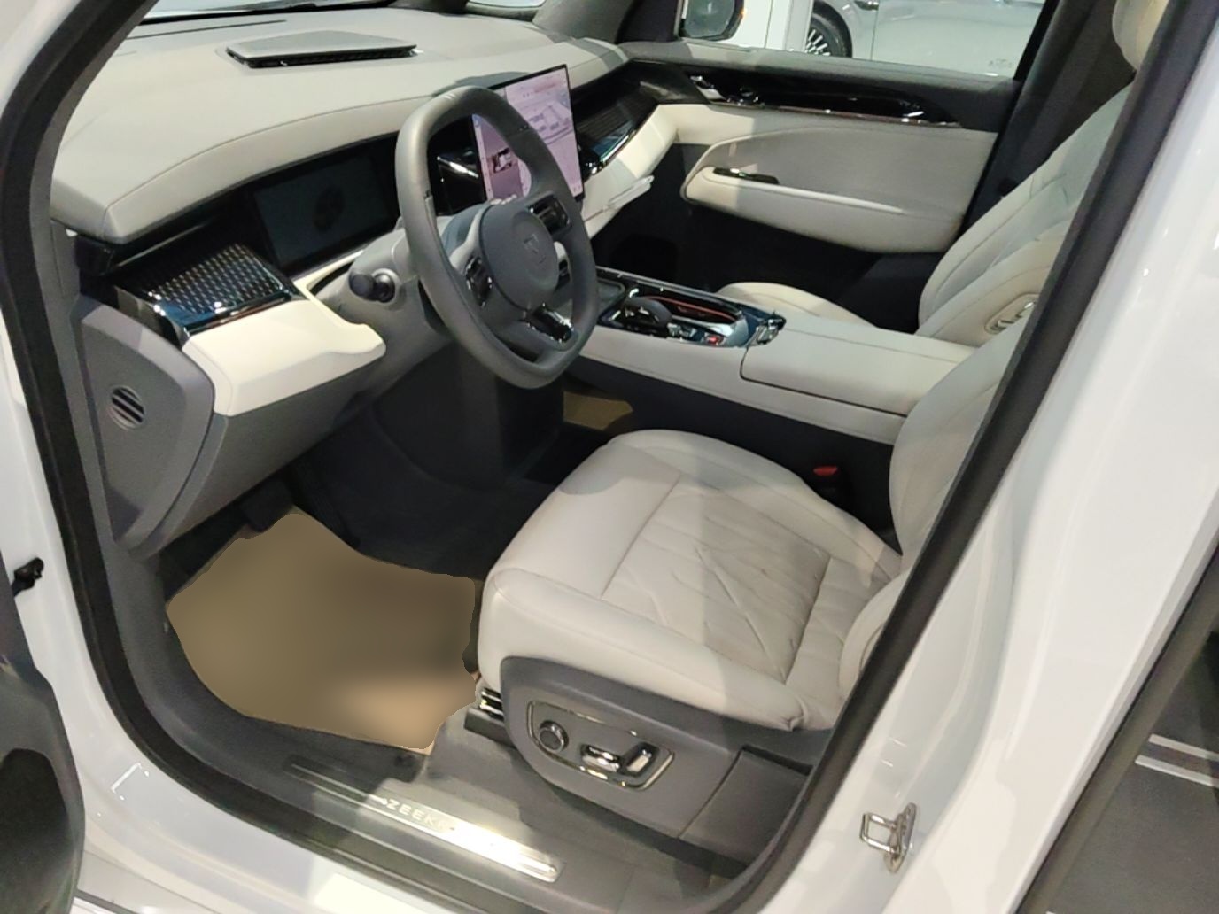 Zeekr 009 2024 Six-Seat Executive Version 4WD 108 kWh — снимка 17