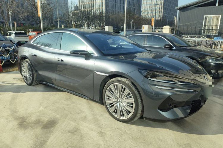 Used Denza Z9 2024 1100 km All-Wheel-Drive Ultra Version
