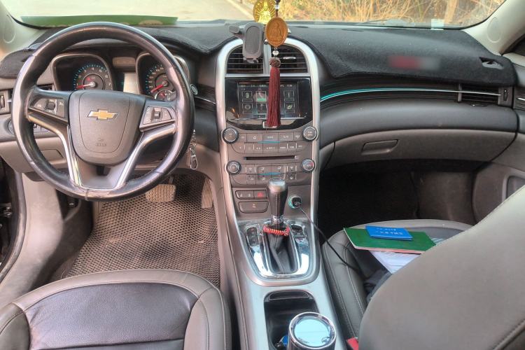 Used Chevrolet Malibu 2012 2.0L Automatic Luxury Edition Center Console