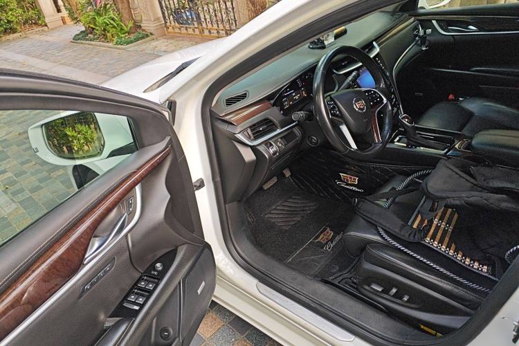 Used Cadillac XTS 2013 28T Luxury Model
