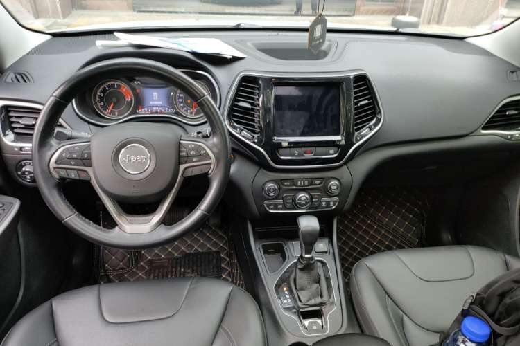 Used Jeep Cherokee 2020 2.0T Two-Wheel Drive Leading Edition