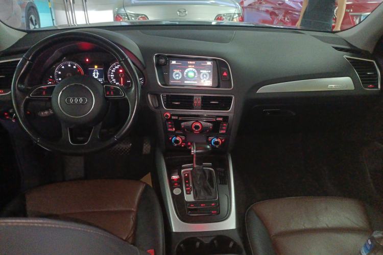 Used Audi Q5 2016 40 TFSI Technology Edition Center Console