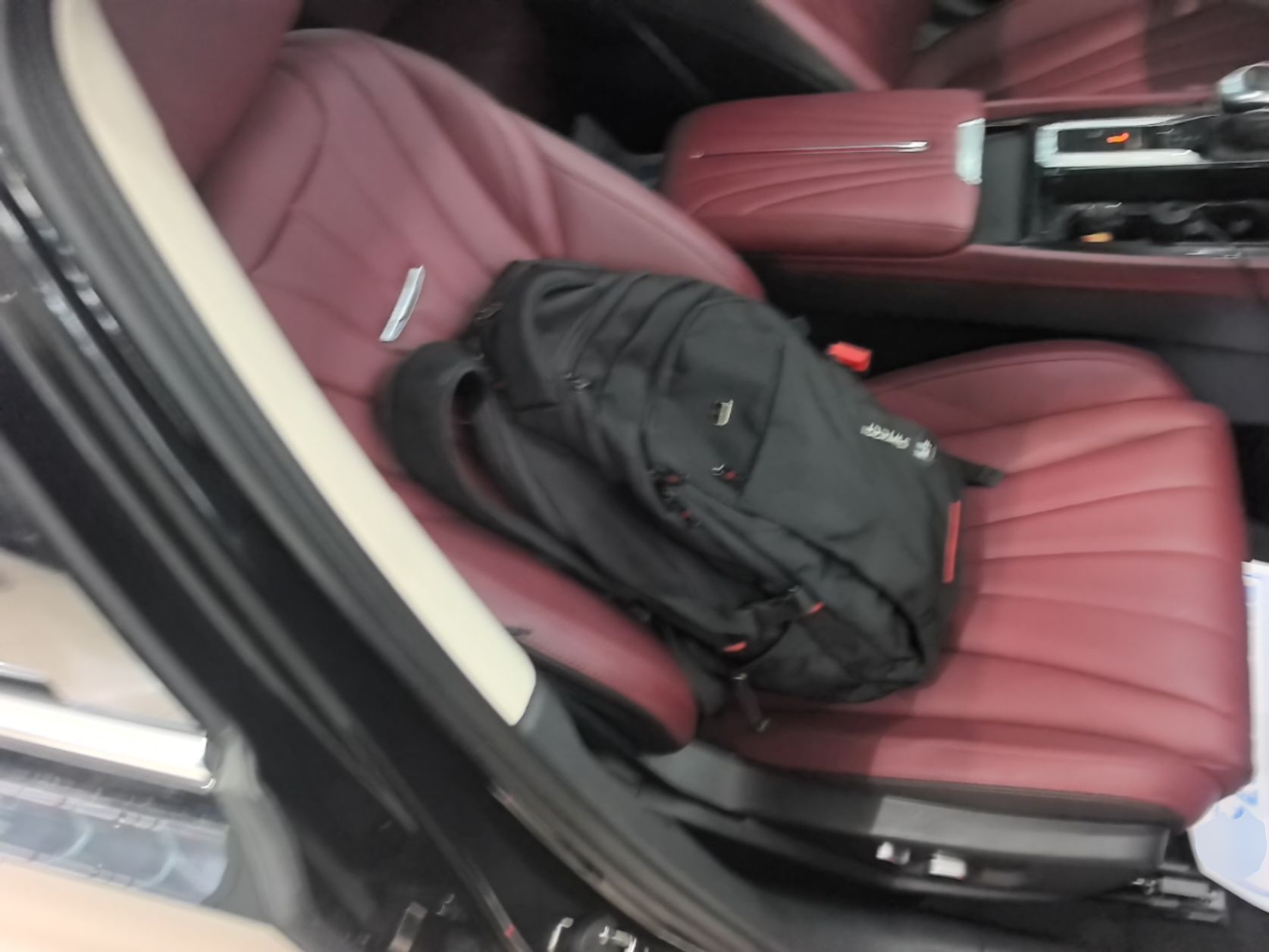 Hongqi H5 2024 1.5T DCT Smart Connect Flagship Edition - Chinese Trim Yun — снимка 19