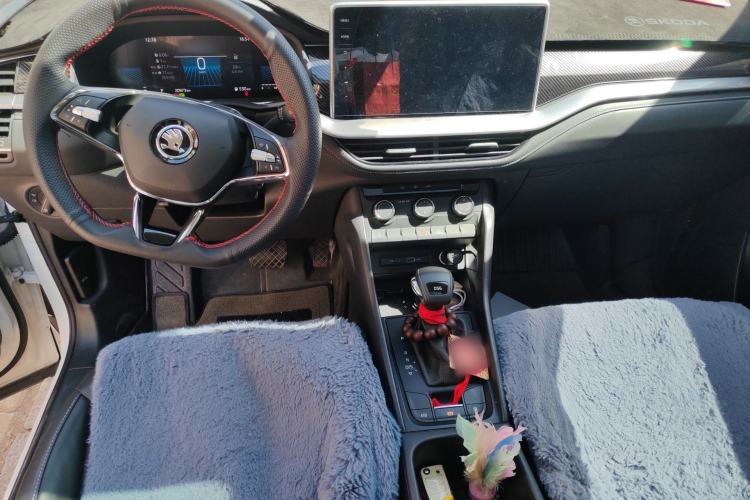 Used Skoda Kodiaq 2024 TSI330 5-Seat Two-Wheel Drive Elite Version Center Console