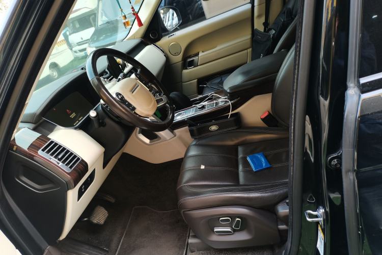 Used Land Rover Range 2015 3.0 SC V6 Vogue Left Front Seat