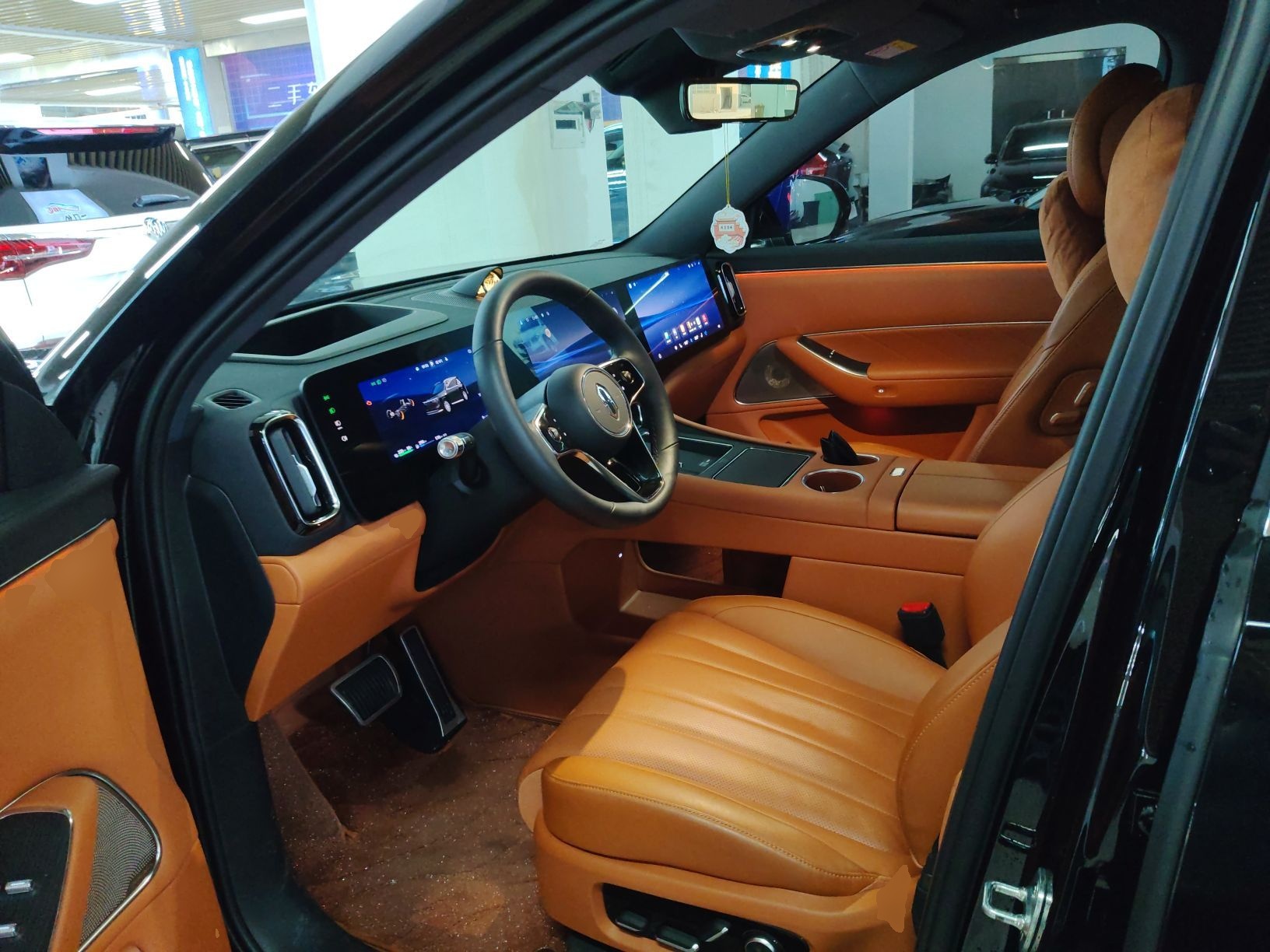 المقاعد الأمامية داخل السيارة