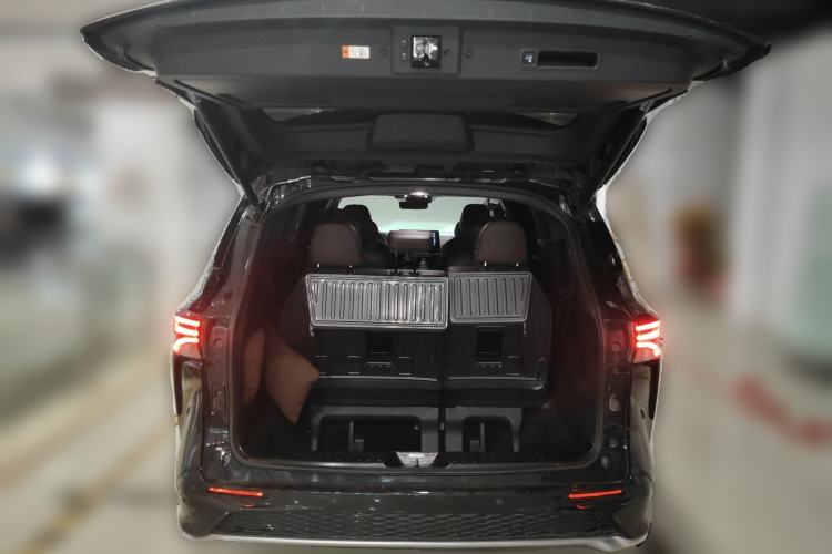 Used Toyota Granvia 2023 2.5L Hybrid Flagship VIP Edition
