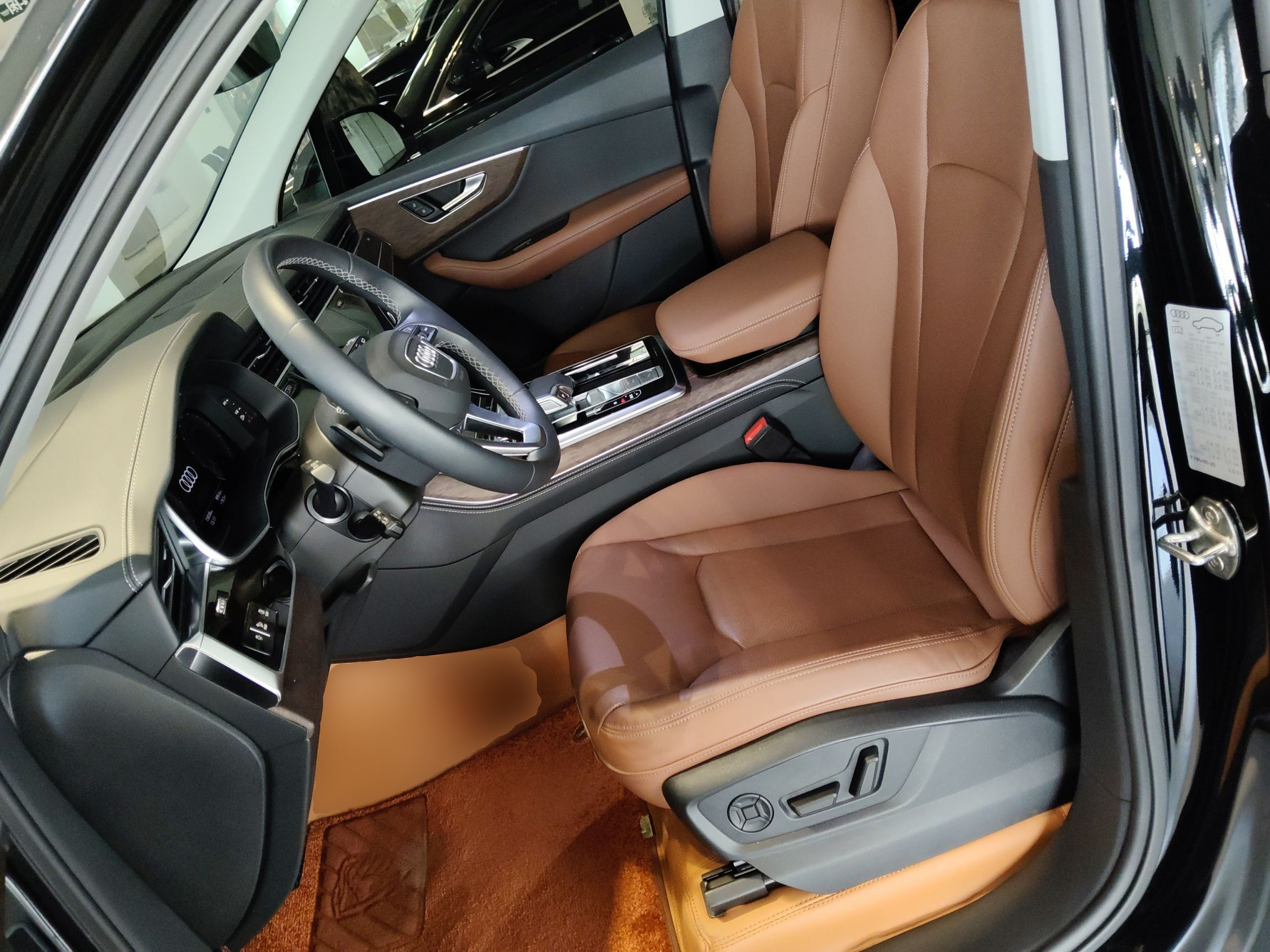 المقاعد الأمامية داخل السيارة