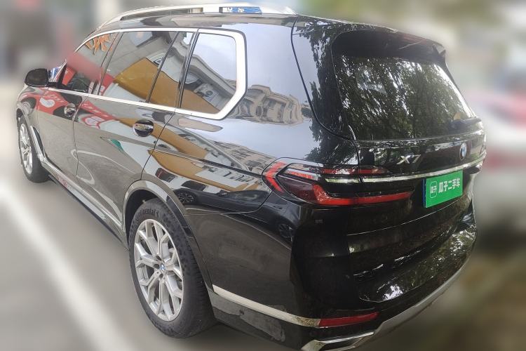 Used BMW X7 2023 xDrive40i Luxury Package with Premium Features
