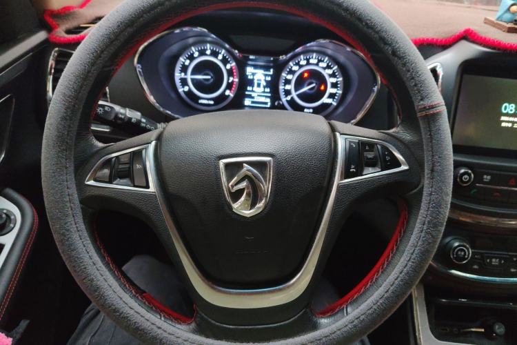 Used Baojun 560 2015 1.8L manual luxury version
