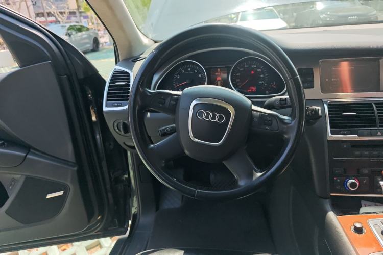 Used Audi Q7 2006 4.2 FSI quattro Technology Edition Steering Wheel