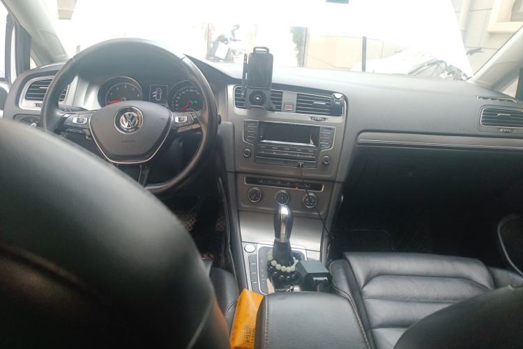 Used Volkswagen Golf 2014 1.4TSI Automatic Luxury Model Center Console