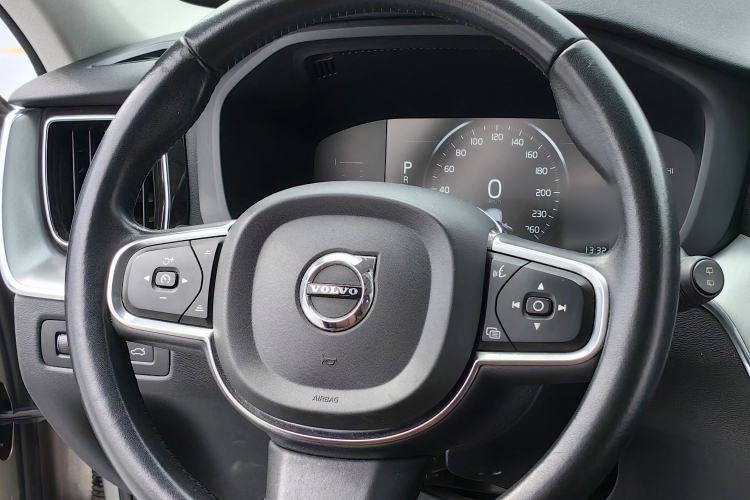 Used Volvo XC60 2019 T5 4x4 Smart Edition China VI Standard Steering Wheel