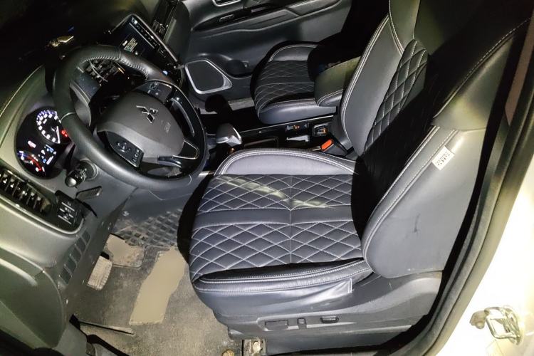 Used Mitsubishi Outlander 2021 2.0L Two-Wheel Drive Comfort Edition 5 Seats Left Front Seat