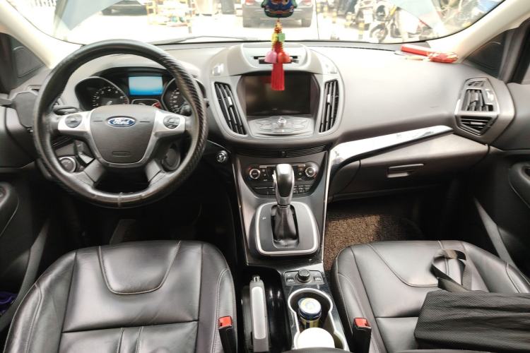 Used Ford Kuga 2015 2.0L GTDi Four-Wheel-Drive Sport Model Center Console