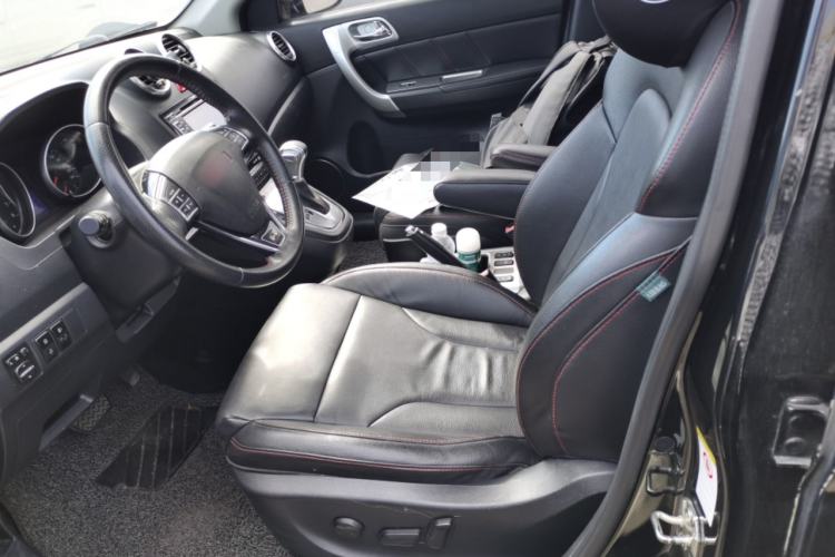 Used Haval H6 2013 Upgraded Model 2.4L Automatic Two-Wheel Drive Prestige Version
