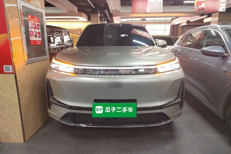 Used Geely Galaxy M9 2025 Model 210km Four-Wheel-Drive Leading Edition Front