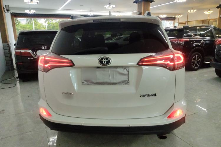 Used Toyota RAV4 2016 2.0L CVT Two-Wheel Drive Fashion Edition China V Standard