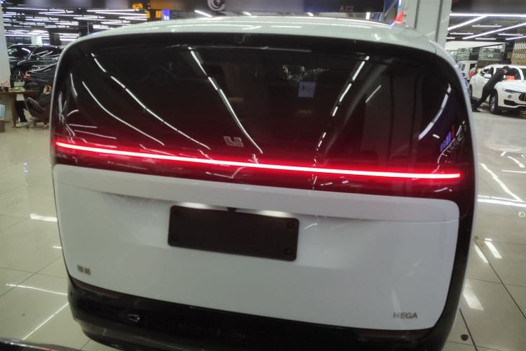 Used Li Auto MEGA 2025 Home Family Special Edition Rear