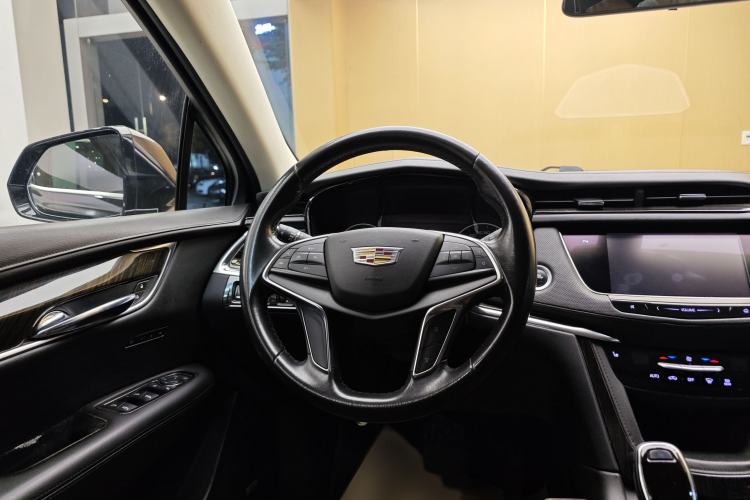 Used Cadillac XT5 2018 25T Luxury Model
