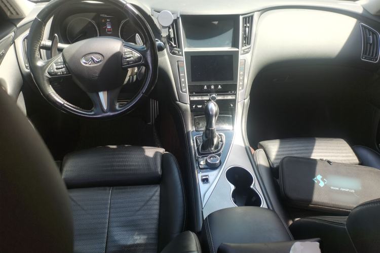 Used Infiniti Q50 2014 3.5L Hybrid Flagship Edition Center Console